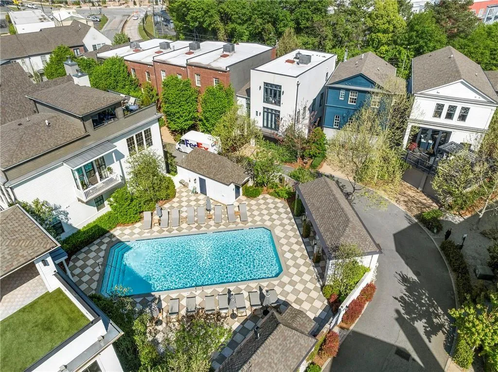 2061 Telfair Circle Ne, Atlanta, Georgia 30324, 3 Bedrooms Bedrooms, ,3 BathroomsBathrooms,Residential,For Sale,2061 Telfair Circle Ne,7684668