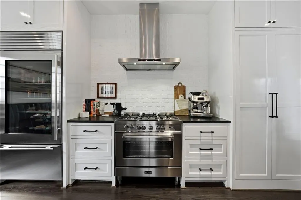 2061 Telfair Circle Ne, Atlanta, Georgia 30324, 3 Bedrooms Bedrooms, ,3 BathroomsBathrooms,Residential,For Sale,2061 Telfair Circle Ne,7684668