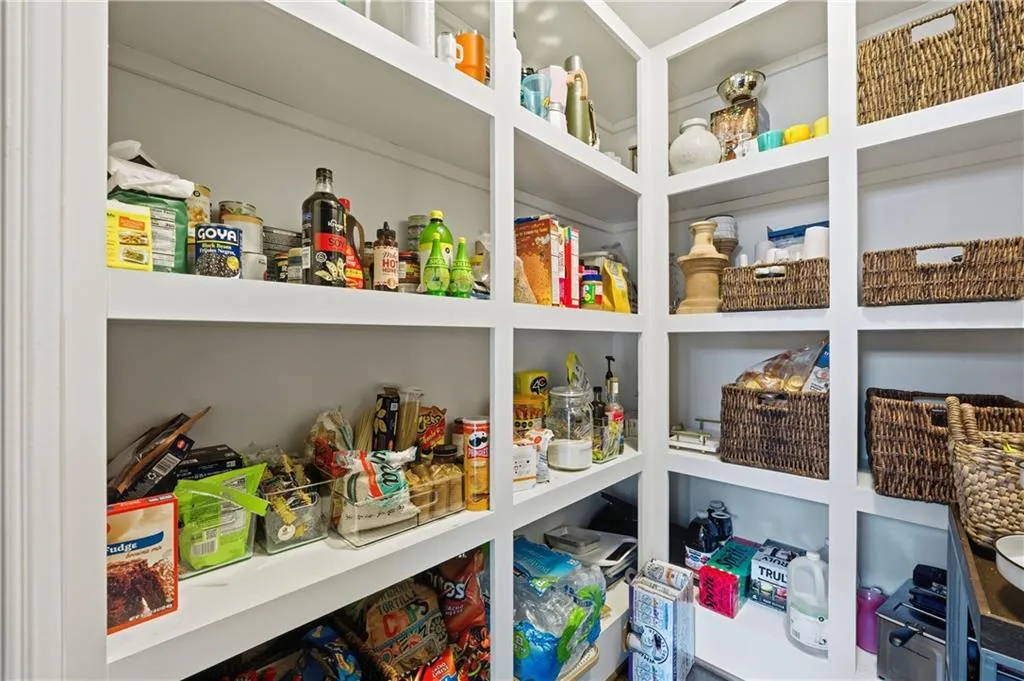 2061 Telfair Circle Ne, Atlanta, Georgia 30324, 3 Bedrooms Bedrooms, ,3 BathroomsBathrooms,Residential,For Sale,2061 Telfair Circle Ne,7684668