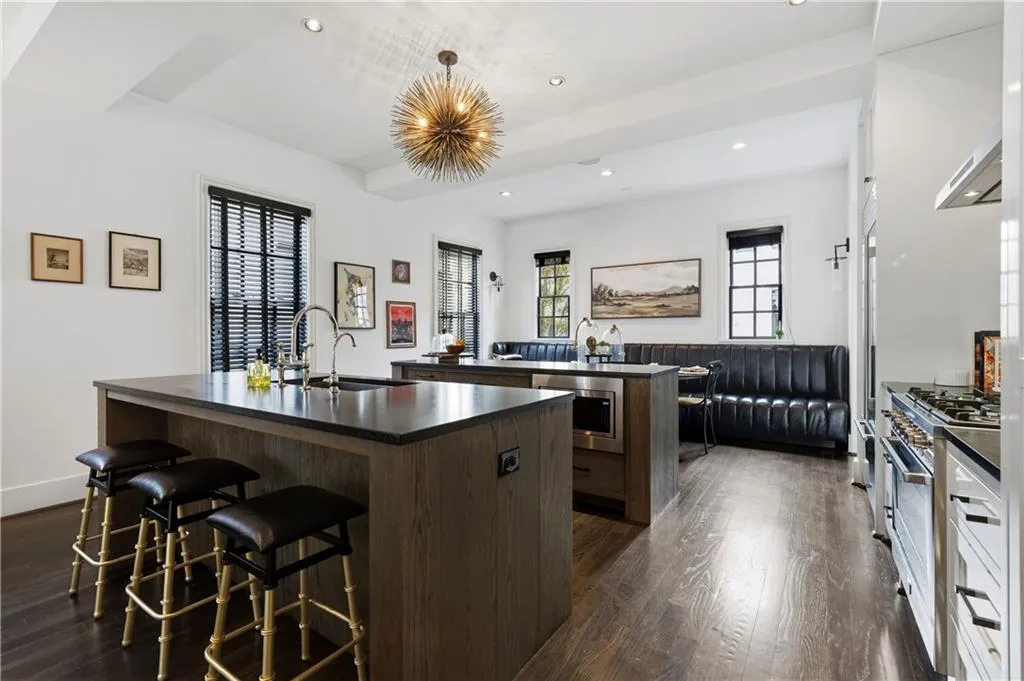 2061 Telfair Circle Ne, Atlanta, Georgia 30324, 3 Bedrooms Bedrooms, ,3 BathroomsBathrooms,Residential,For Sale,2061 Telfair Circle Ne,7684668