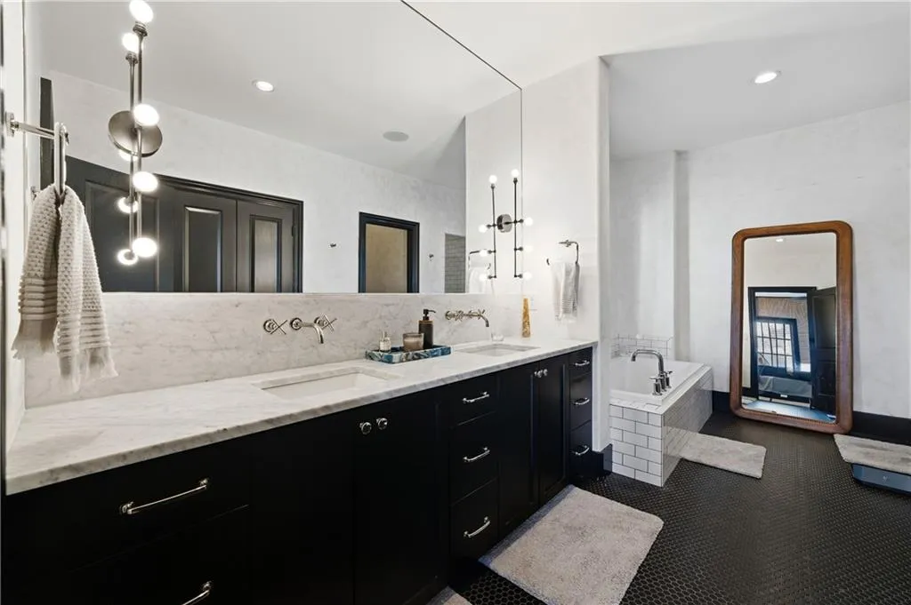 2061 Telfair Circle Ne, Atlanta, Georgia 30324, 3 Bedrooms Bedrooms, ,3 BathroomsBathrooms,Residential,For Sale,2061 Telfair Circle Ne,7684668