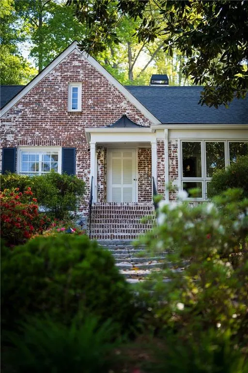 561 Peachtree Battle Avenue Nw, Atlanta, Georgia 30305, 4 Bedrooms Bedrooms, 0 ,3 BathroomsBathrooms,Residential,For Sale,561 Peachtree Battle Avenue Nw,7759346