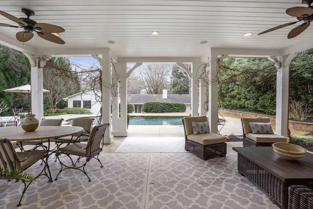 720 E Northway Lane, Atlanta, Georgia 30342, 4 Bedrooms Bedrooms, ,3 BathroomsBathrooms,Residential,Sold,720 E Northway Lane,7014718