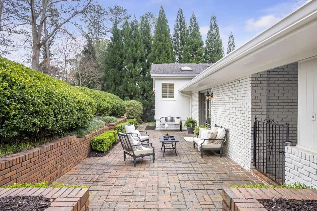 720 E Northway Lane, Atlanta, Georgia 30342, 4 Bedrooms Bedrooms, ,3 BathroomsBathrooms,Residential,Sold,720 E Northway Lane,7014718