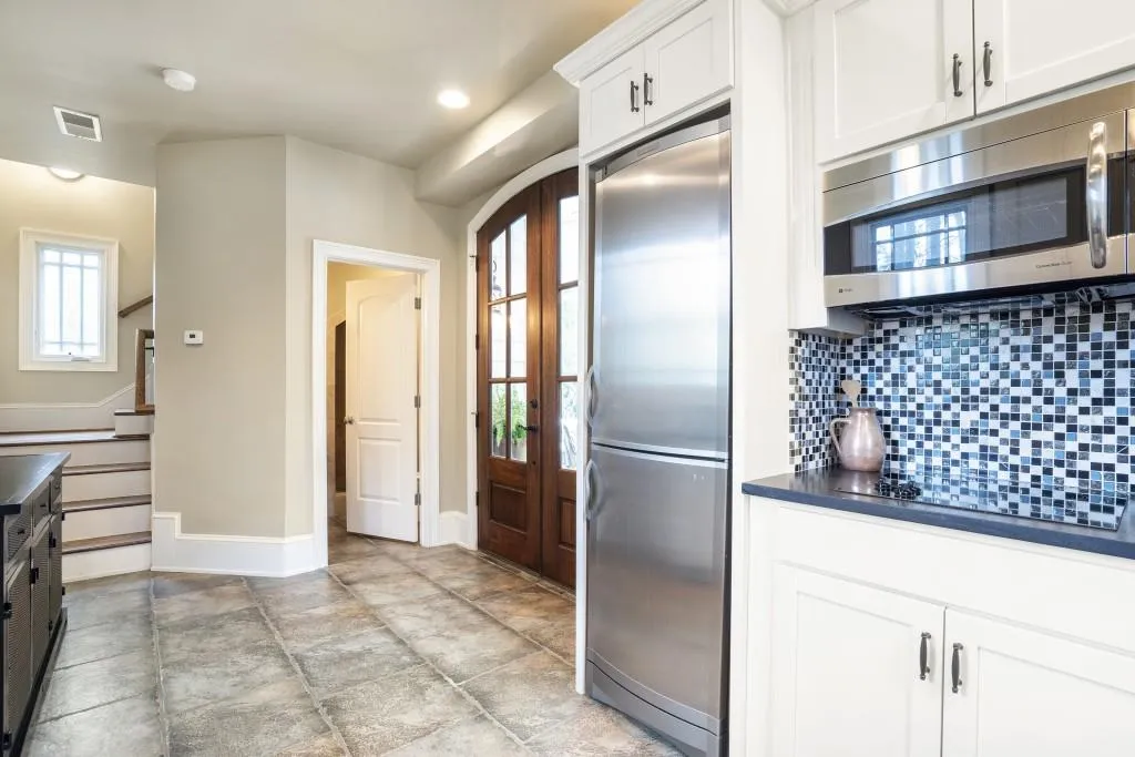 720 E Northway Lane, Atlanta, Georgia 30342, 4 Bedrooms Bedrooms, ,3 BathroomsBathrooms,Residential,Sold,720 E Northway Lane,7014718