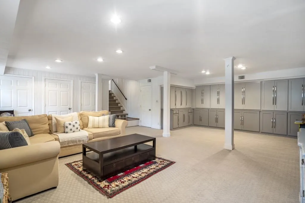 720 E Northway Lane, Atlanta, Georgia 30342, 4 Bedrooms Bedrooms, ,3 BathroomsBathrooms,Residential,Sold,720 E Northway Lane,7014718