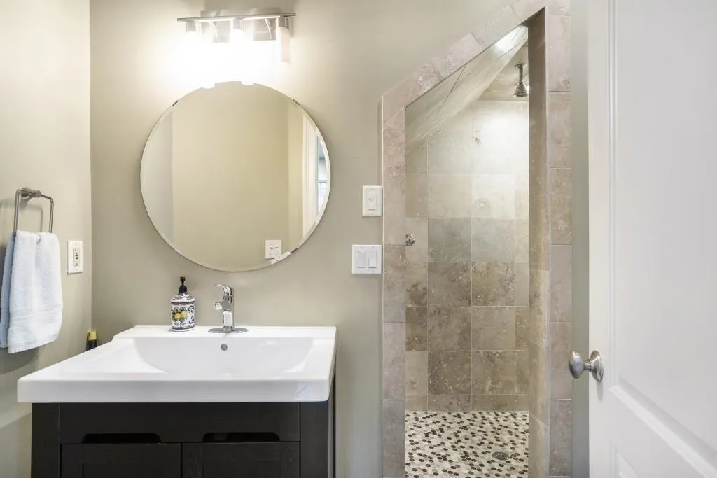 720 E Northway Lane, Atlanta, Georgia 30342, 4 Bedrooms Bedrooms, ,3 BathroomsBathrooms,Residential,Sold,720 E Northway Lane,7014718