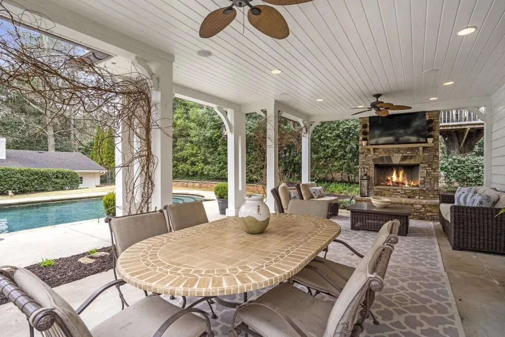 720 E Northway Lane, Atlanta, Georgia 30342, 4 Bedrooms Bedrooms, ,3 BathroomsBathrooms,Residential,Sold,720 E Northway Lane,7014718