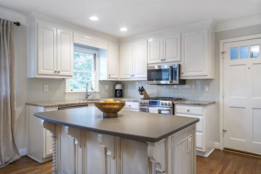 720 E Northway Lane, Atlanta, Georgia 30342, 4 Bedrooms Bedrooms, ,3 BathroomsBathrooms,Residential,Sold,720 E Northway Lane,7014718