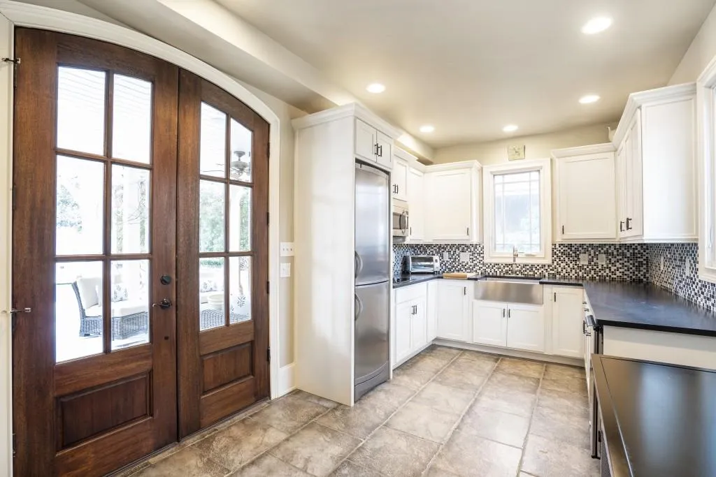 720 E Northway Lane, Atlanta, Georgia 30342, 4 Bedrooms Bedrooms, ,3 BathroomsBathrooms,Residential,Sold,720 E Northway Lane,7014718