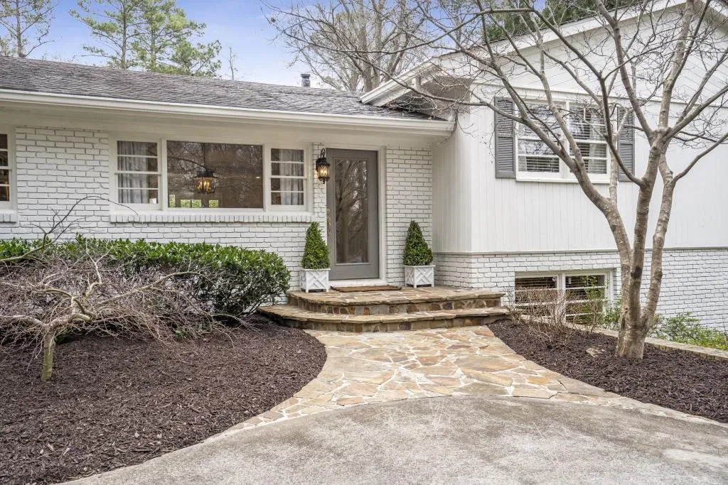 720 E Northway Lane, Atlanta, Georgia 30342, 4 Bedrooms Bedrooms, ,3 BathroomsBathrooms,Residential,Sold,720 E Northway Lane,7014718