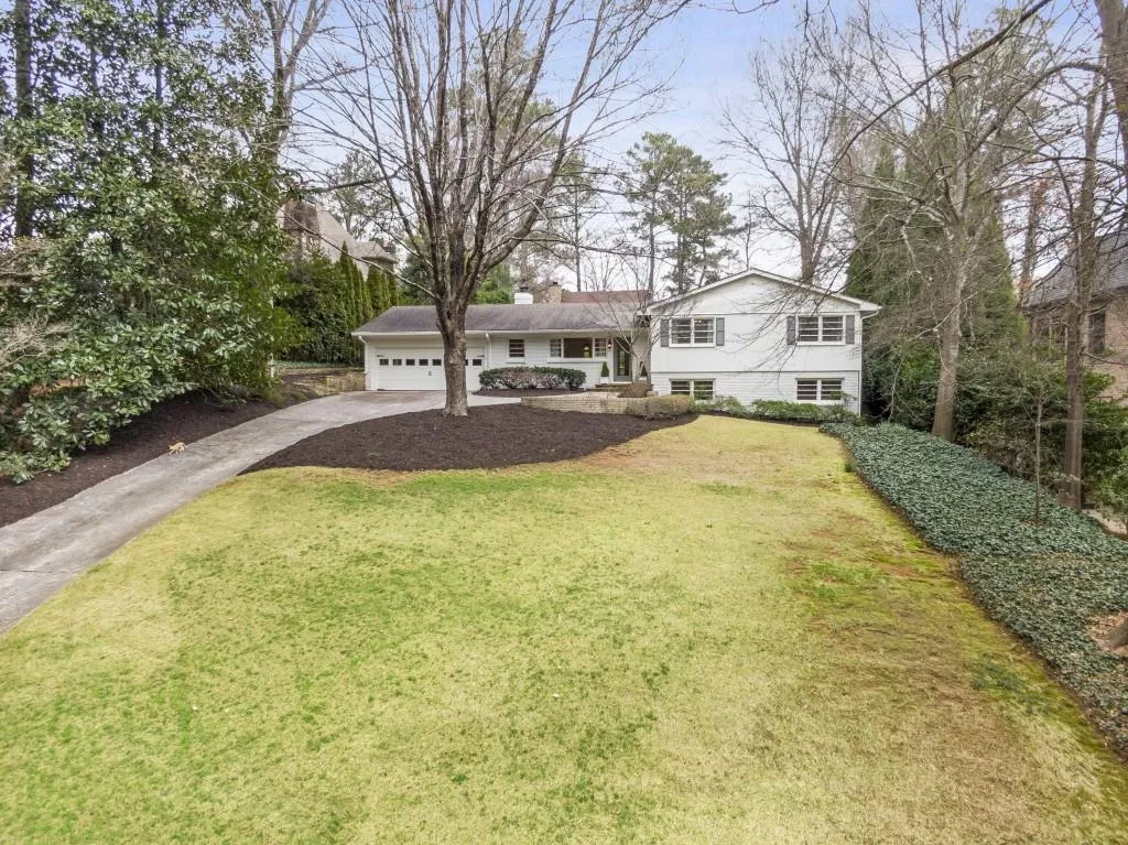 720 E Northway Lane, Atlanta, Georgia 30342, 4 Bedrooms Bedrooms, ,3 BathroomsBathrooms,Residential,Sold,720 E Northway Lane,7014718