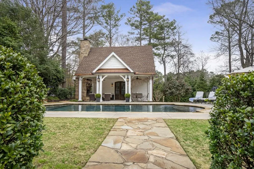 720 E Northway Lane, Atlanta, Georgia 30342, 4 Bedrooms Bedrooms, ,3 BathroomsBathrooms,Residential,Sold,720 E Northway Lane,7014718