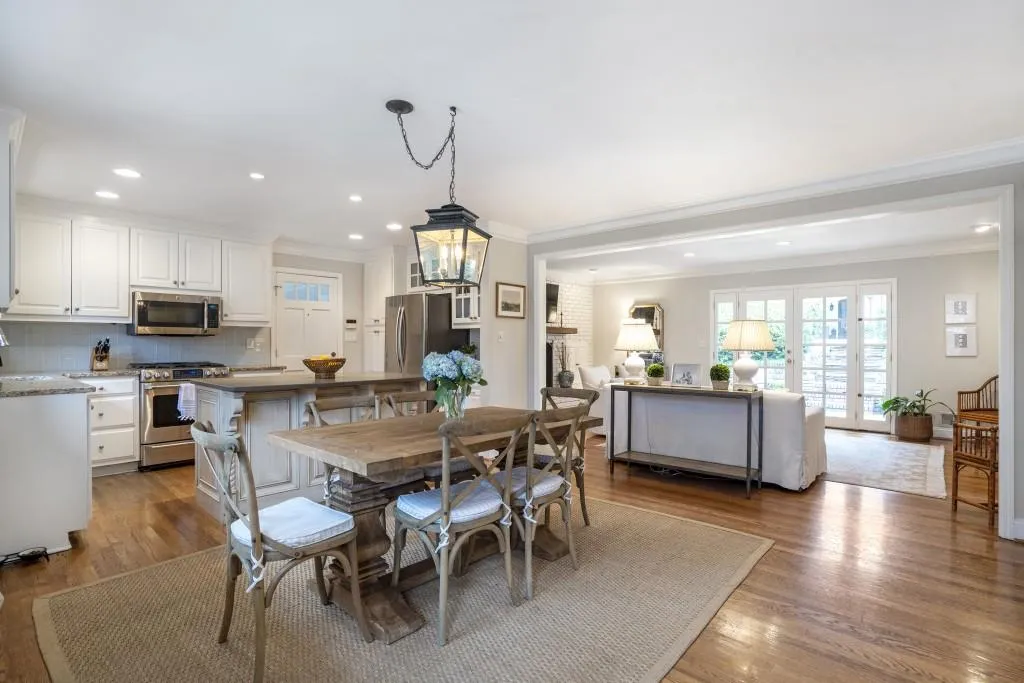 720 E Northway Lane, Atlanta, Georgia 30342, 4 Bedrooms Bedrooms, ,3 BathroomsBathrooms,Residential,Sold,720 E Northway Lane,7014718