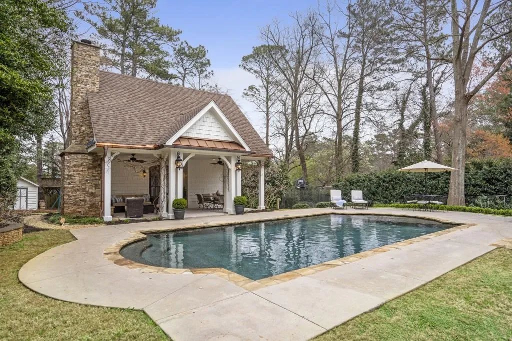 720 E Northway Lane, Atlanta, Georgia 30342, 4 Bedrooms Bedrooms, ,3 BathroomsBathrooms,Residential,Sold,720 E Northway Lane,7014718