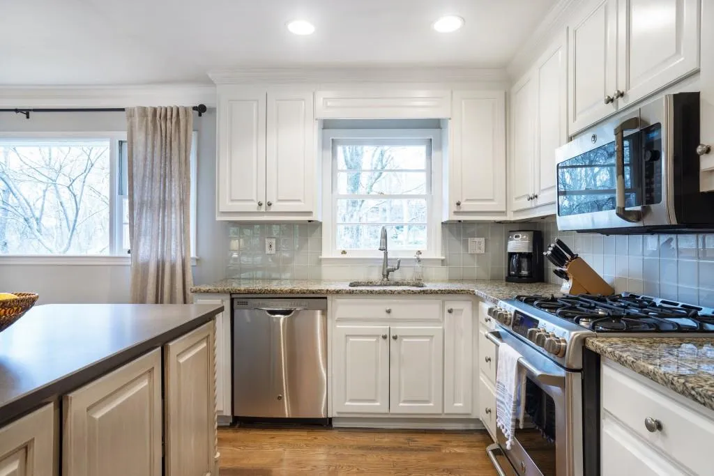 720 E Northway Lane, Atlanta, Georgia 30342, 4 Bedrooms Bedrooms, ,3 BathroomsBathrooms,Residential,Sold,720 E Northway Lane,7014718