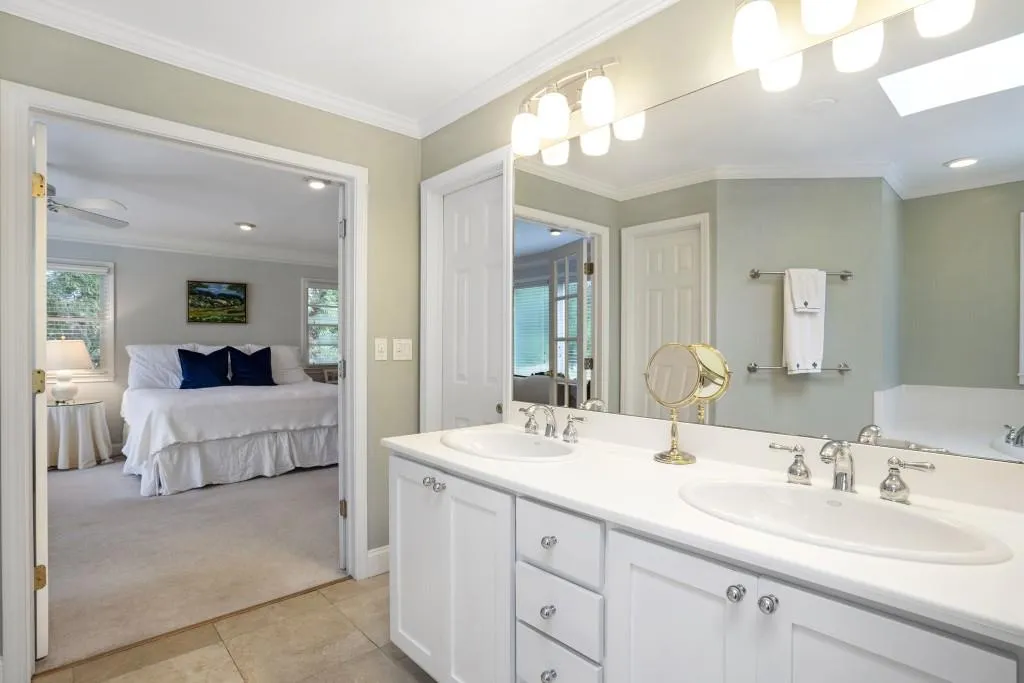 720 E Northway Lane, Atlanta, Georgia 30342, 4 Bedrooms Bedrooms, ,3 BathroomsBathrooms,Residential,Sold,720 E Northway Lane,7014718