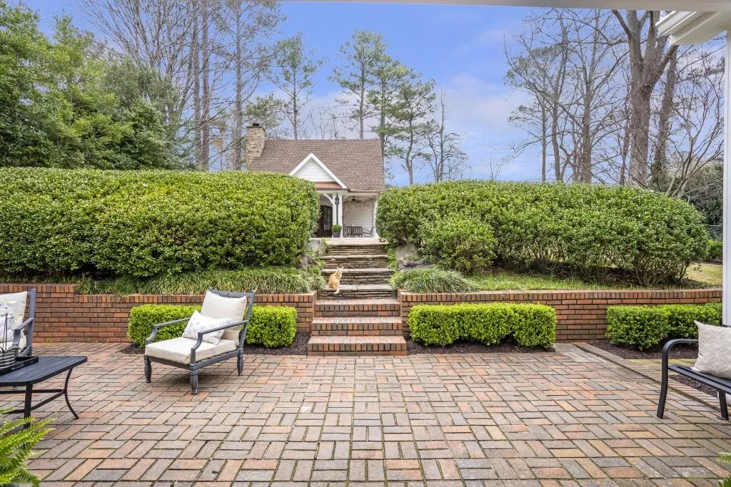 720 E Northway Lane, Atlanta, Georgia 30342, 4 Bedrooms Bedrooms, ,3 BathroomsBathrooms,Residential,Sold,720 E Northway Lane,7014718