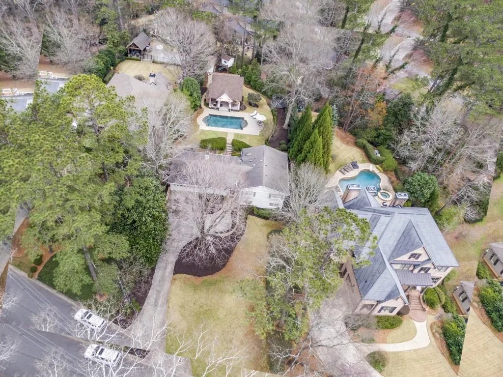 720 E Northway Lane, Atlanta, Georgia 30342, 4 Bedrooms Bedrooms, ,3 BathroomsBathrooms,Residential,Sold,720 E Northway Lane,7014718