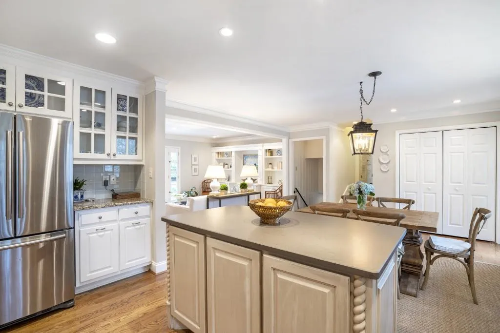 720 E Northway Lane, Atlanta, Georgia 30342, 4 Bedrooms Bedrooms, ,3 BathroomsBathrooms,Residential,Sold,720 E Northway Lane,7014718