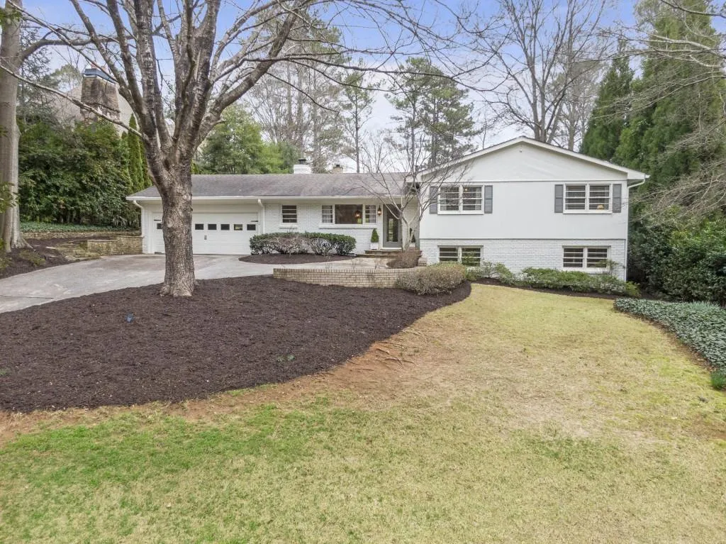 720 E Northway Lane, Atlanta, Georgia 30342, 4 Bedrooms Bedrooms, ,3 BathroomsBathrooms,Residential,Sold,720 E Northway Lane,7014718