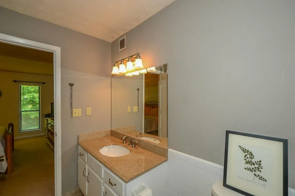909 Woodcliff Drive Unit 909, Atlanta, Georgia 30350, 2 Bedrooms Bedrooms, ,2 BathroomsBathrooms,Residential,Sold,909 Woodcliff Drive Unit 909,5536949