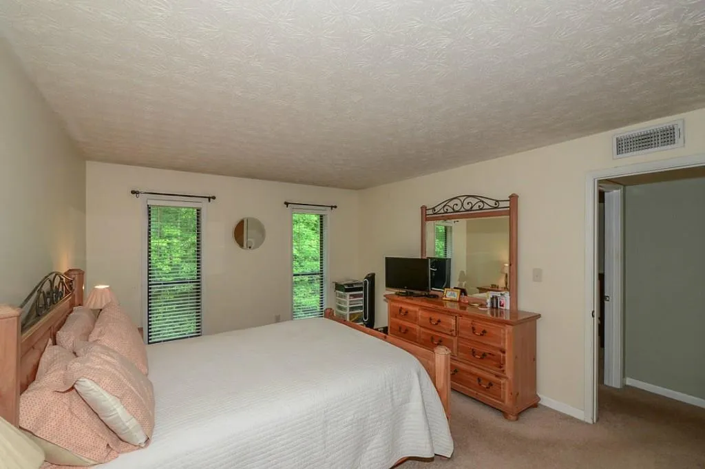 909 Woodcliff Drive Unit 909, Atlanta, Georgia 30350, 2 Bedrooms Bedrooms, ,2 BathroomsBathrooms,Residential,Sold,909 Woodcliff Drive Unit 909,5536949