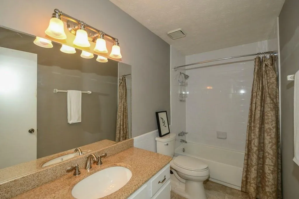 909 Woodcliff Drive Unit 909, Atlanta, Georgia 30350, 2 Bedrooms Bedrooms, ,2 BathroomsBathrooms,Residential,Sold,909 Woodcliff Drive Unit 909,5536949
