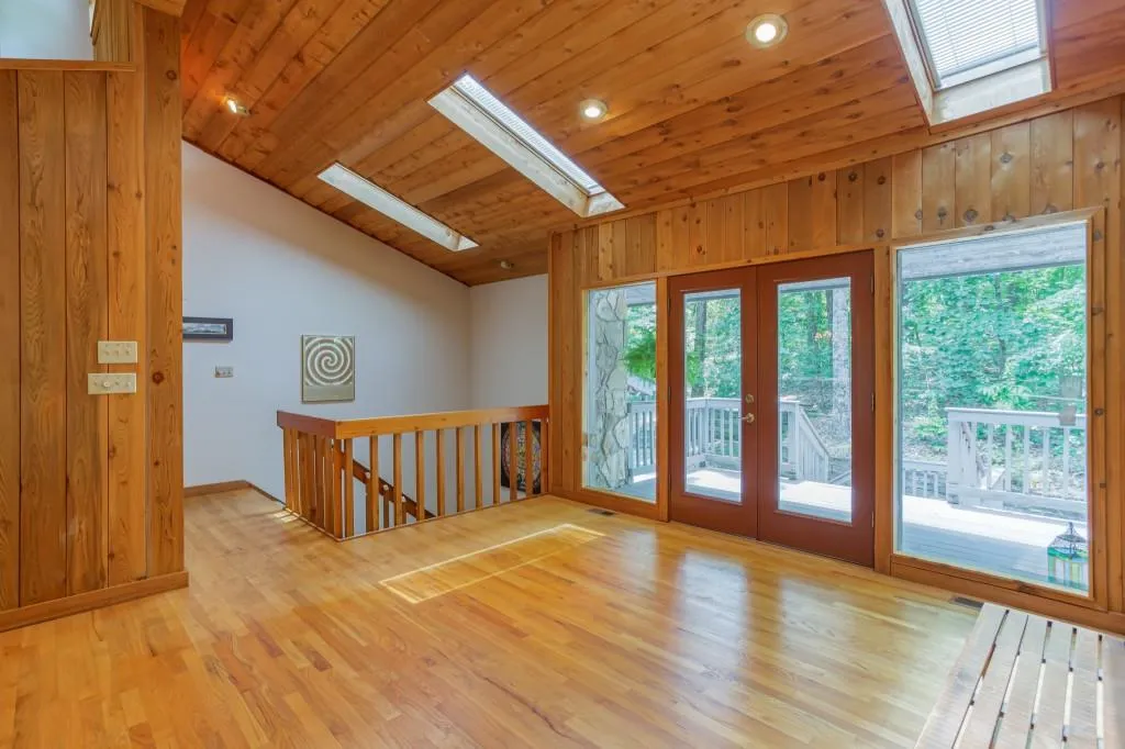 285 Heards Ferry Road Nw, Sandy Springs, Georgia 30328, 4 Bedrooms Bedrooms, ,5 BathroomsBathrooms,Residential,Sold,285 Heards Ferry Road Nw,6751352