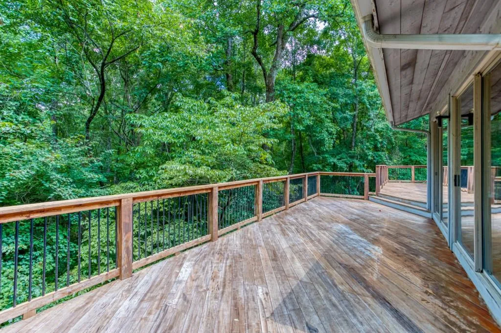 285 Heards Ferry Road Nw, Sandy Springs, Georgia 30328, 4 Bedrooms Bedrooms, ,5 BathroomsBathrooms,Residential,Sold,285 Heards Ferry Road Nw,6751352