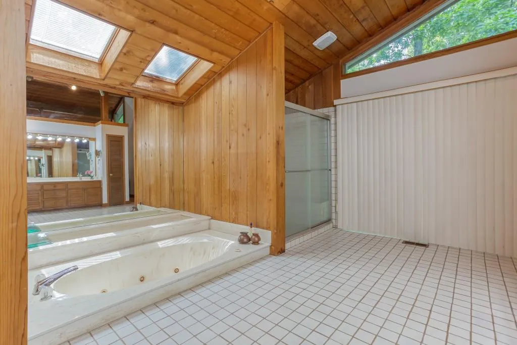 285 Heards Ferry Road Nw, Sandy Springs, Georgia 30328, 4 Bedrooms Bedrooms, ,5 BathroomsBathrooms,Residential,Sold,285 Heards Ferry Road Nw,6751352