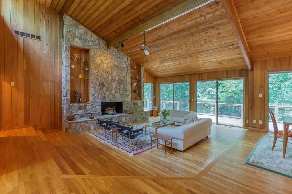 285 Heards Ferry Road Nw, Sandy Springs, Georgia 30328, 4 Bedrooms Bedrooms, ,5 BathroomsBathrooms,Residential,Sold,285 Heards Ferry Road Nw,6751352