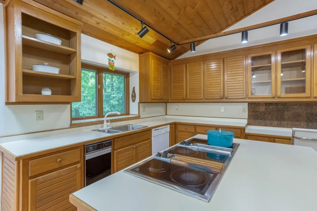 285 Heards Ferry Road Nw, Sandy Springs, Georgia 30328, 4 Bedrooms Bedrooms, ,5 BathroomsBathrooms,Residential,Sold,285 Heards Ferry Road Nw,6751352