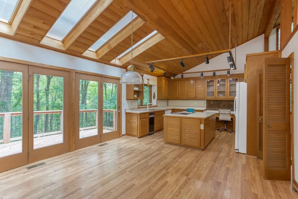 285 Heards Ferry Road Nw, Sandy Springs, Georgia 30328, 4 Bedrooms Bedrooms, ,5 BathroomsBathrooms,Residential,Sold,285 Heards Ferry Road Nw,6751352