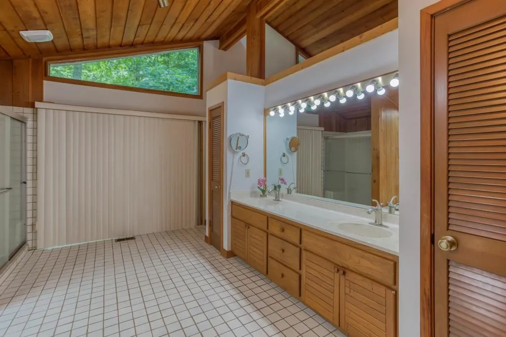 285 Heards Ferry Road Nw, Sandy Springs, Georgia 30328, 4 Bedrooms Bedrooms, ,5 BathroomsBathrooms,Residential,Sold,285 Heards Ferry Road Nw,6751352