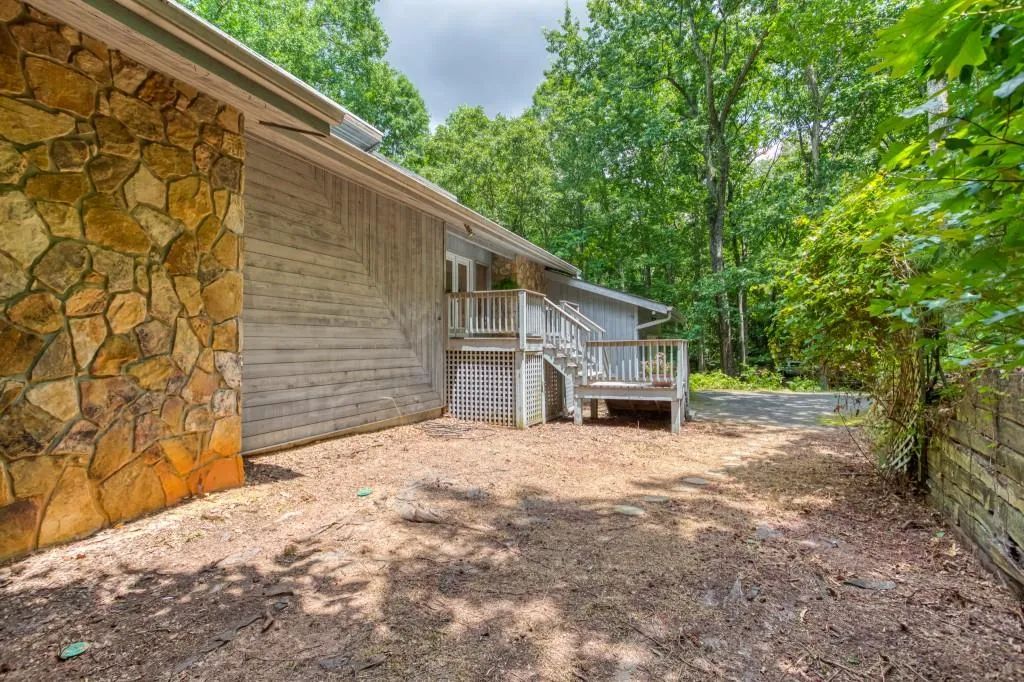 285 Heards Ferry Road Nw, Sandy Springs, Georgia 30328, 4 Bedrooms Bedrooms, ,5 BathroomsBathrooms,Residential,Sold,285 Heards Ferry Road Nw,6751352