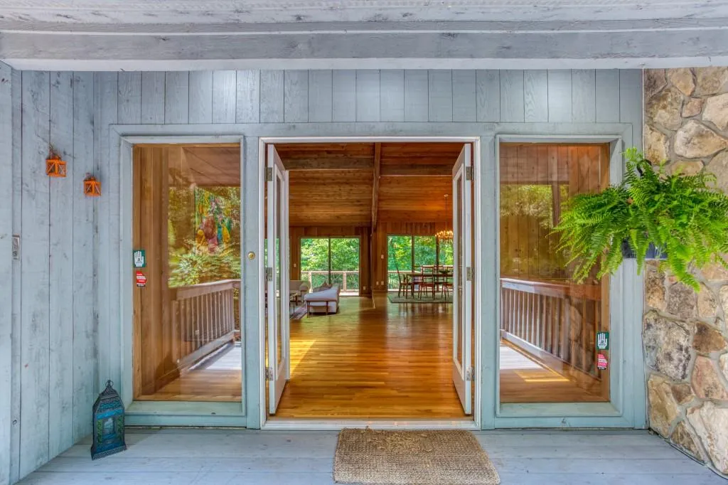 285 Heards Ferry Road Nw, Sandy Springs, Georgia 30328, 4 Bedrooms Bedrooms, ,5 BathroomsBathrooms,Residential,Sold,285 Heards Ferry Road Nw,6751352