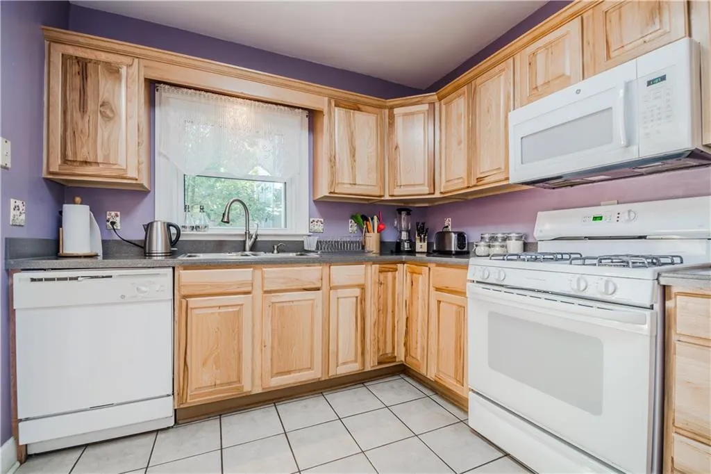 72 Mount Vernon Circle Unit 72, Dunwoody, Georgia 30338, 3 Bedrooms Bedrooms, ,2 BathroomsBathrooms,Residential,Sold,72 Mount Vernon Circle Unit 72,5896222