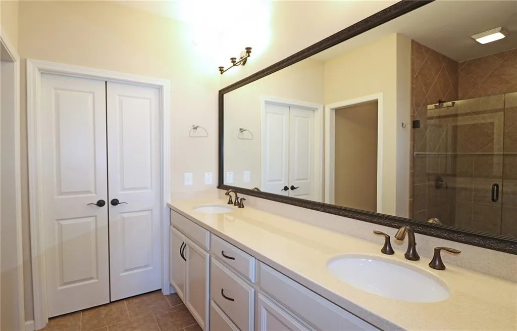 960 Thibideau Court, Atlanta, Georgia 30328, 4 Bedrooms Bedrooms, ,3 BathroomsBathrooms,Residential,Sold,960 Thibideau Court,6674320