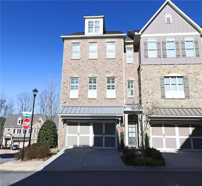 960 Thibideau Court, Atlanta, Georgia 30328, 4 Bedrooms Bedrooms, ,3 BathroomsBathrooms,Residential,Sold,960 Thibideau Court,6674320