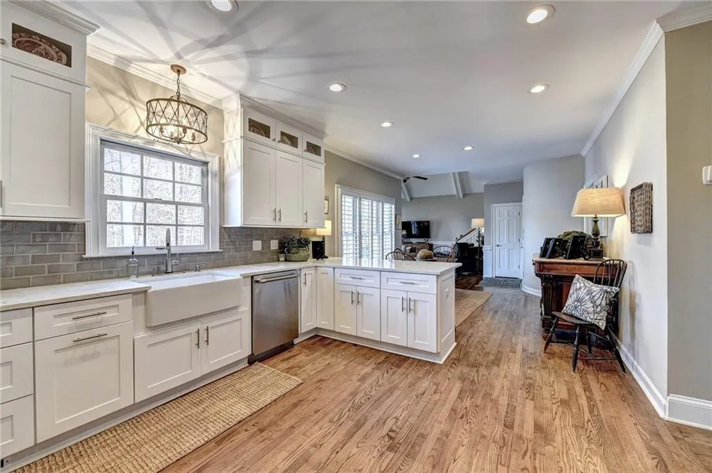 150 Savannah Estates Drive, Sandy Springs, Georgia 30350, 5 Bedrooms Bedrooms, ,4 BathroomsBathrooms,Residential,Sold,150 Savannah Estates Drive,6997125