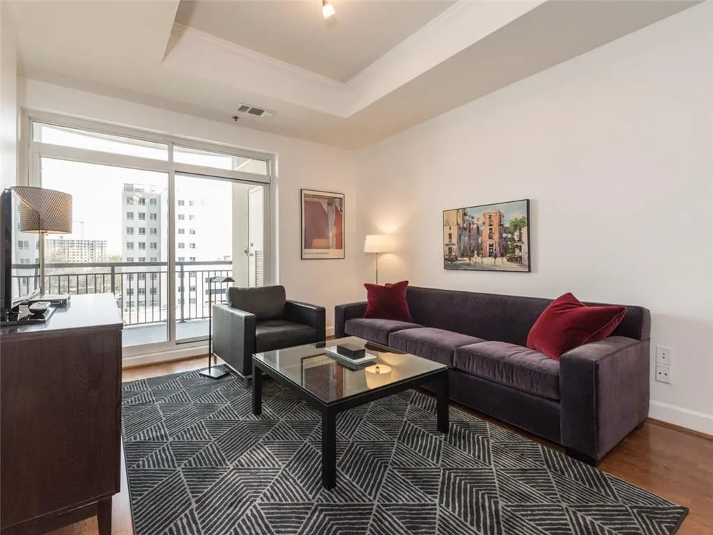 325 E Paces Ferry Road Ne Unit 704, Atlanta, Georgia 30305, 1 Bedroom Bedrooms, ,1 BathroomBathrooms,Residential,Sold,325 E Paces Ferry Road Ne Unit 704,5962092