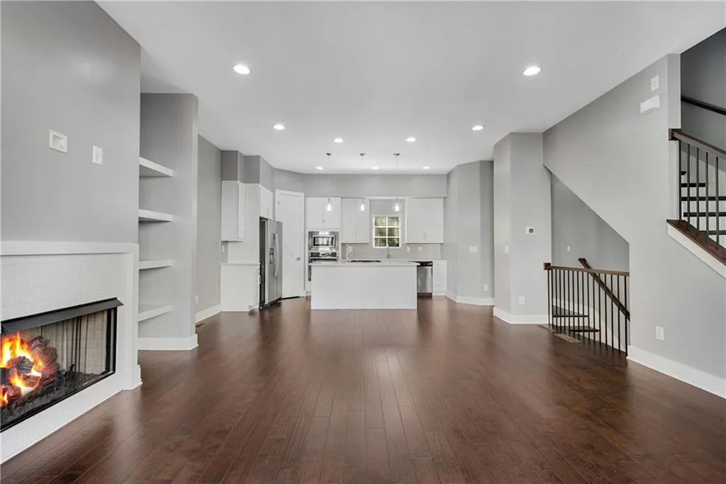 743 Taylor Court, Atlanta, Georgia 30324, 2 Bedrooms Bedrooms, ,2 BathroomsBathrooms,Residential,For Sale,743 Taylor Court,7642528