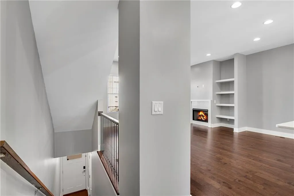 743 Taylor Court, Atlanta, Georgia 30324, 2 Bedrooms Bedrooms, ,2 BathroomsBathrooms,Residential,For Sale,743 Taylor Court,7642528