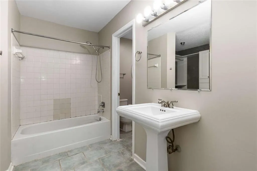 244 13th Street Ne Unit 121, Atlanta, Georgia 30309, 2 Bedrooms Bedrooms, ,1 BathroomBathrooms,Residential,For Sale,244 13th Street Ne Unit 121,7619856
