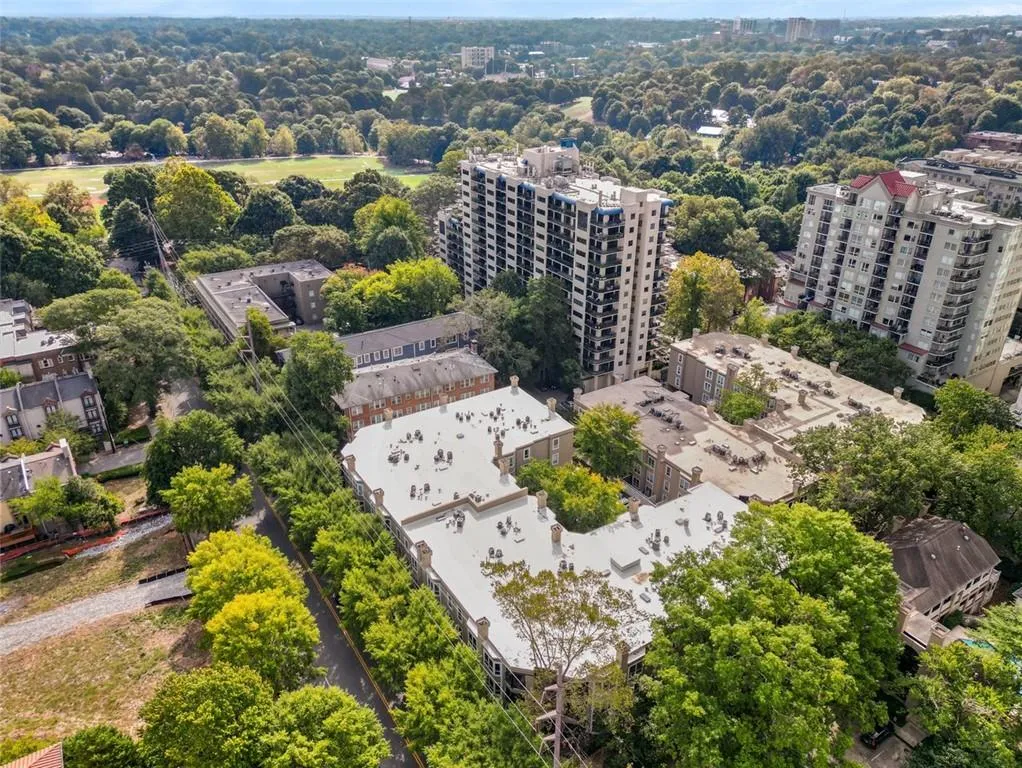 244 13th Street Ne Unit 121, Atlanta, Georgia 30309, 2 Bedrooms Bedrooms, ,1 BathroomBathrooms,Residential,For Sale,244 13th Street Ne Unit 121,7619856