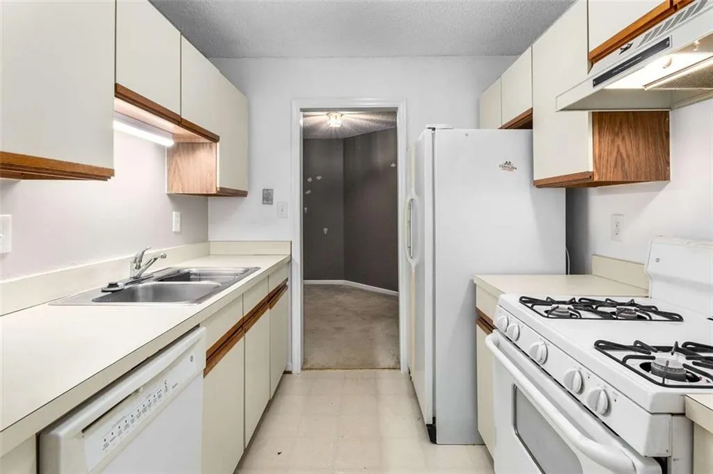 244 13th Street Ne Unit 121, Atlanta, Georgia 30309, 2 Bedrooms Bedrooms, ,1 BathroomBathrooms,Residential,For Sale,244 13th Street Ne Unit 121,7619856
