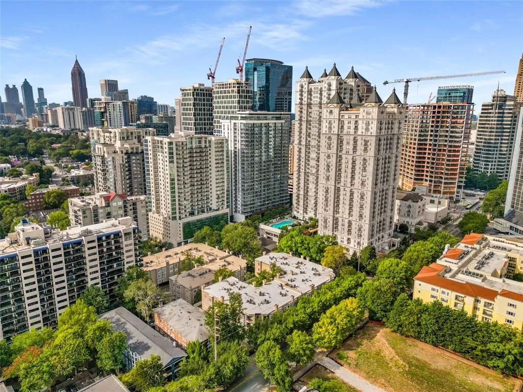 244 13th Street Ne Unit 121, Atlanta, Georgia 30309, 2 Bedrooms Bedrooms, ,1 BathroomBathrooms,Residential,For Sale,244 13th Street Ne Unit 121,7619856