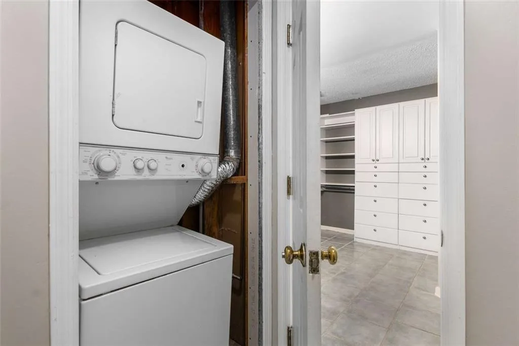 244 13th Street Ne Unit 121, Atlanta, Georgia 30309, 2 Bedrooms Bedrooms, ,1 BathroomBathrooms,Residential,For Sale,244 13th Street Ne Unit 121,7619856