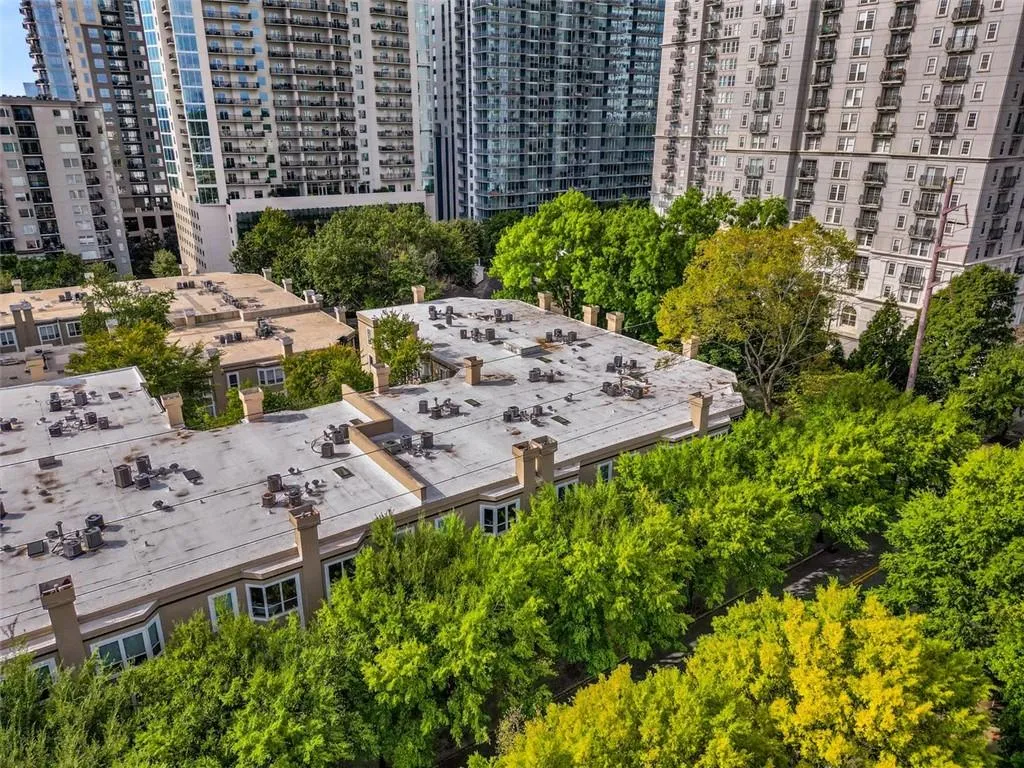 244 13th Street Ne Unit 121, Atlanta, Georgia 30309, 2 Bedrooms Bedrooms, ,1 BathroomBathrooms,Residential,For Sale,244 13th Street Ne Unit 121,7619856